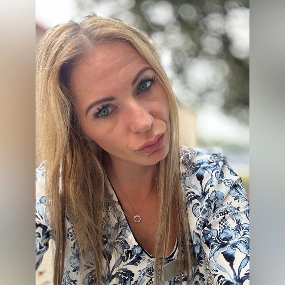 Meet your Posher, Stela - Picture 3 of 6